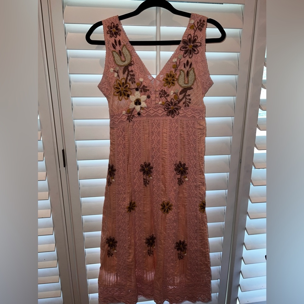 Stunning dress with crotchet detail!